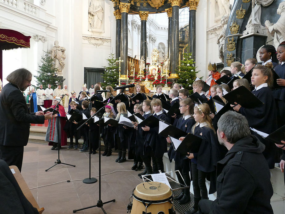 Aussendung der Sternsinger im Hohen Dom zu Fulda (Foto: Karl-Franz Thiede)